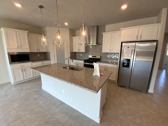 Building Photo - 3 Bedroom Single Story New Build in Lomas ...