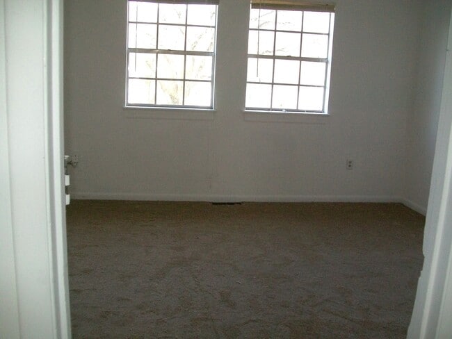 Building Photo - 7283 Barnette Ave