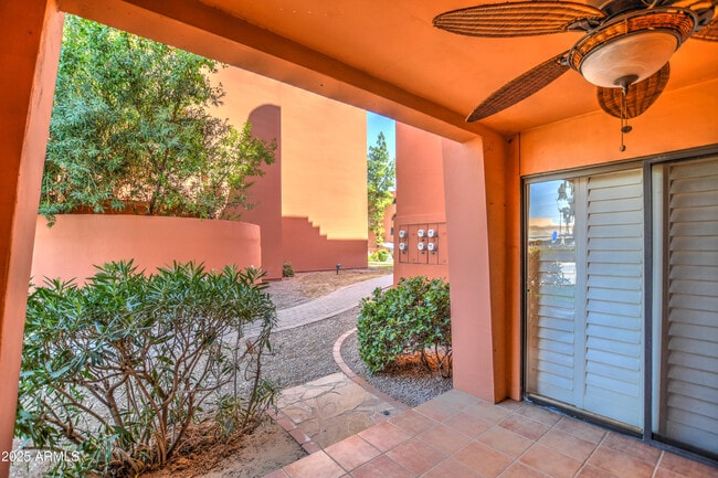 Building Photo - 4303 E Cactus Rd