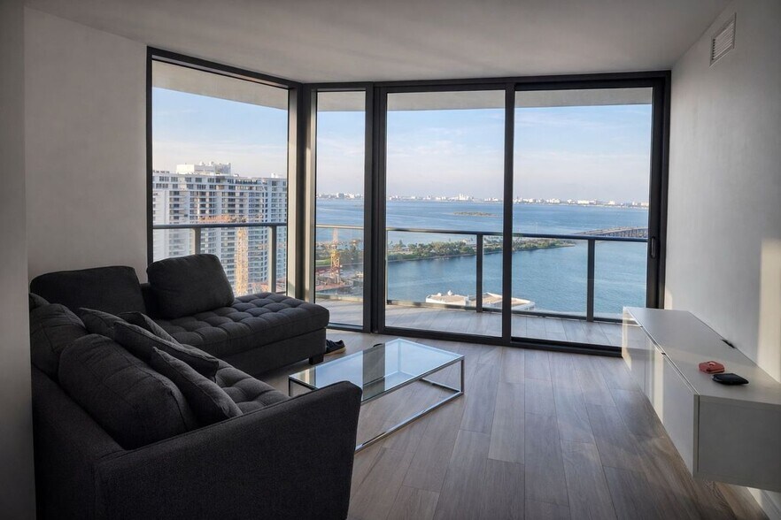 Building Photo - 501 NE 31st St