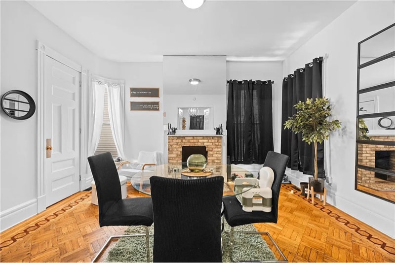 Building Photo - 469 Alexander St