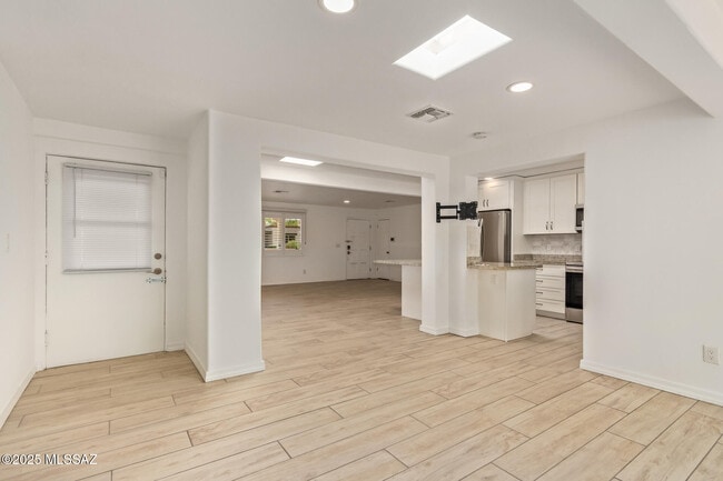 Building Photo - 434 S Vista Del Rio