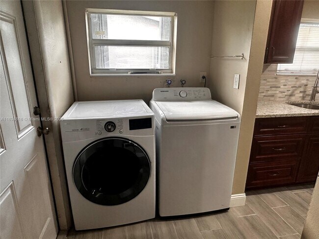 Building Photo - 3761 NW 9th St