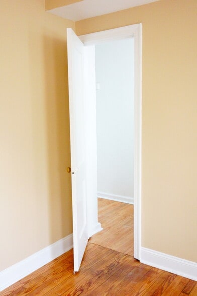 Building Photo - 8206 Greenwood Ave