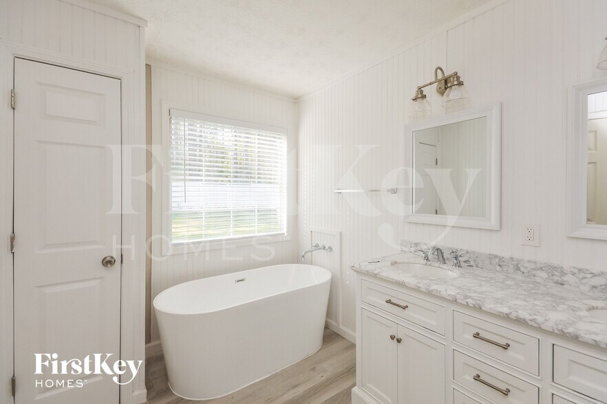 Building Photo - 145 Vinny's Way