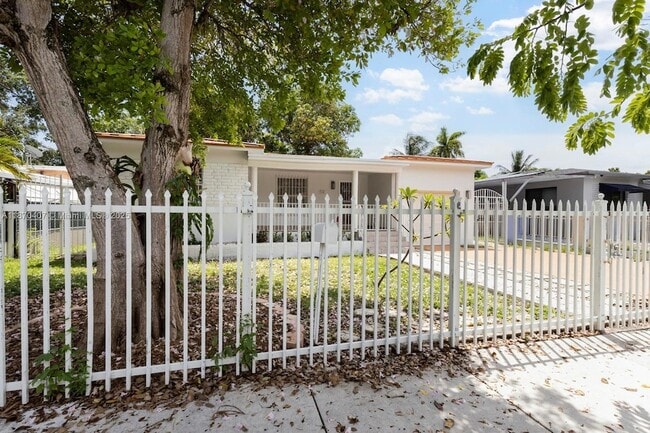 Building Photo - 2350 SW 2nd St