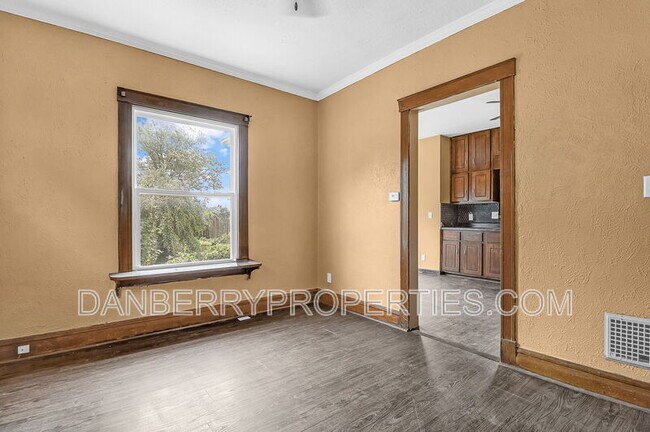 Building Photo - 2416 Lawton Ave