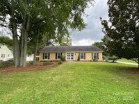 Building Photo - 1025 Thornsby Ln