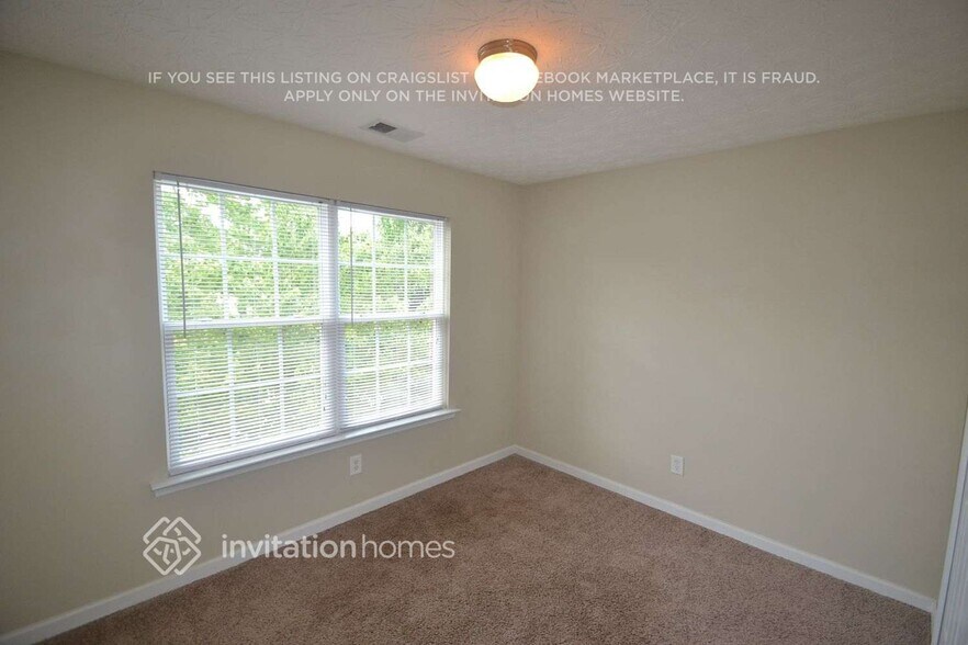 Building Photo - 250 Silver Arrow Cir