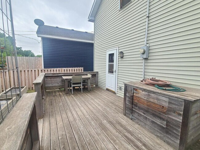 Building Photo - Great Southwest Minneapolis 3br/2ba Home - Avail June 1 for long term lease