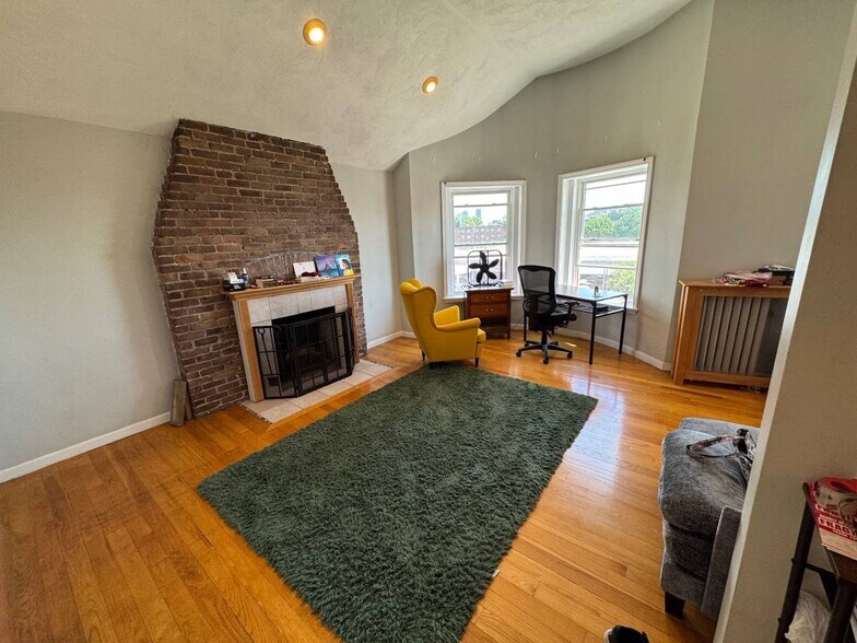 Living Room - 154 Harvard St