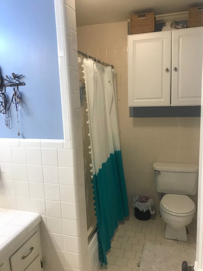 Building Photo - 306 19th St E