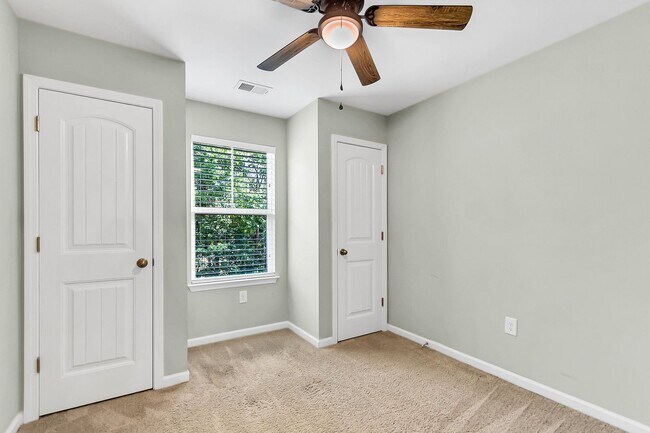 Building Photo - Beautiful Goose Creek Townhome! ***$500 off 1st month rent!***