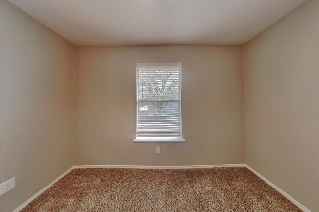 Building Photo - 11950 Rolling Stream Dr