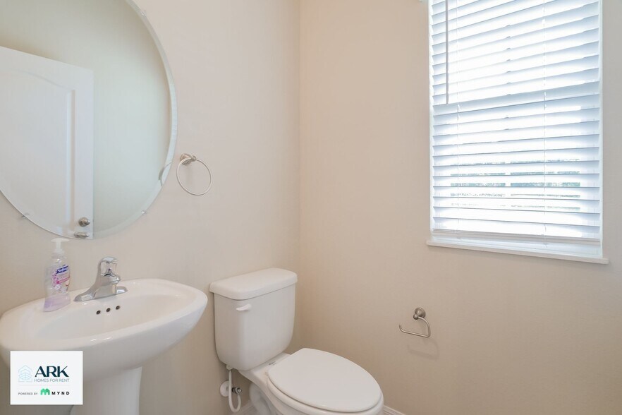 Building Photo - 353 Fellbrook Dr