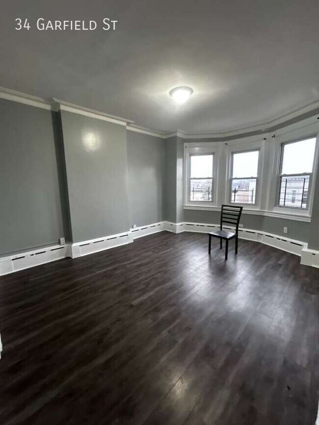 Building Photo - 34 Garfield St