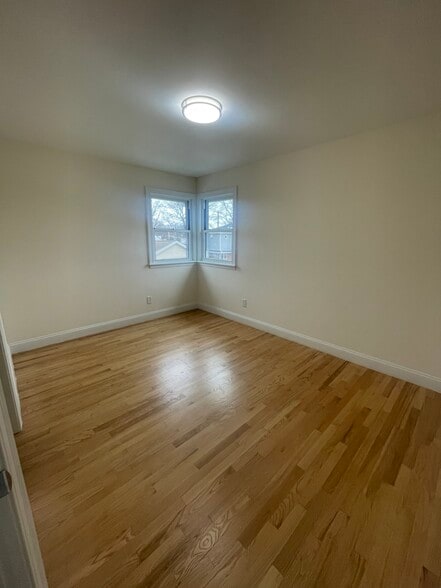 Building Photo - 160 Laconia Ave