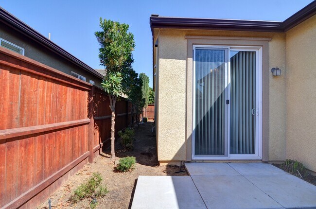Building Photo - Fantastic 3 Bedroom/2 Bath Harlan Ranch Patio Home for Lease
