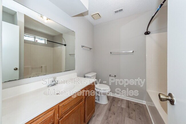 Building Photo - 5161 Eastway St