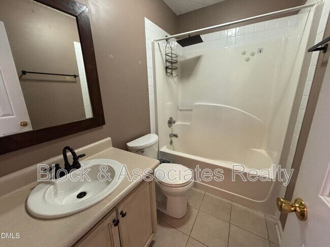 Building Photo - 337 Americana Dr
