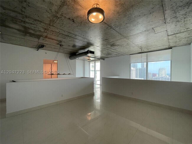 Building Photo - 690 SW 1st Ct