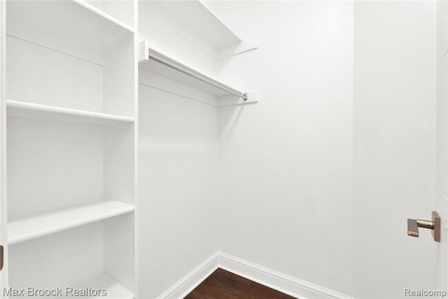 Building Photo - 431 S Eton St