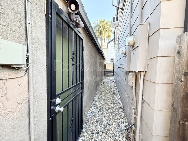 Building Photo - 2128 K St