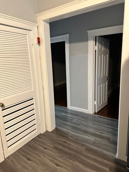 Building Photo - 16 Sabra St