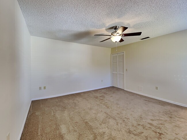 Building Photo - 2772 Sweet Springs St