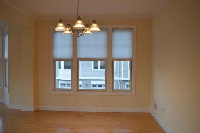 Building Photo - 606 Park Ave