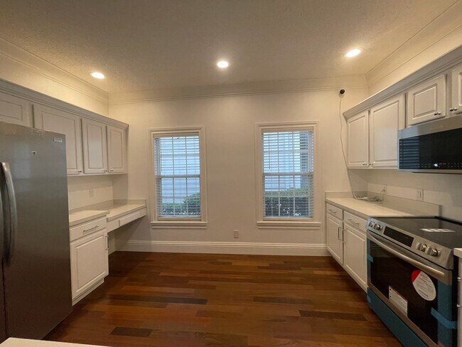 Building Photo - 1040 Nash Dr