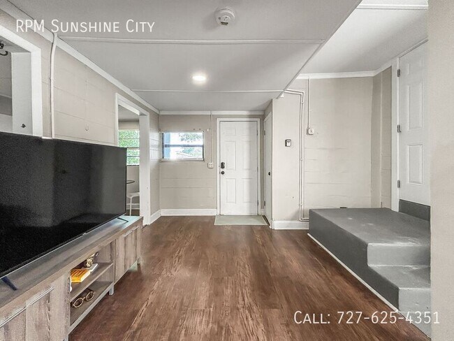 Building Photo - 1515 E 31st Ave