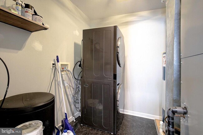 Building Photo - 5645 Battee Dr