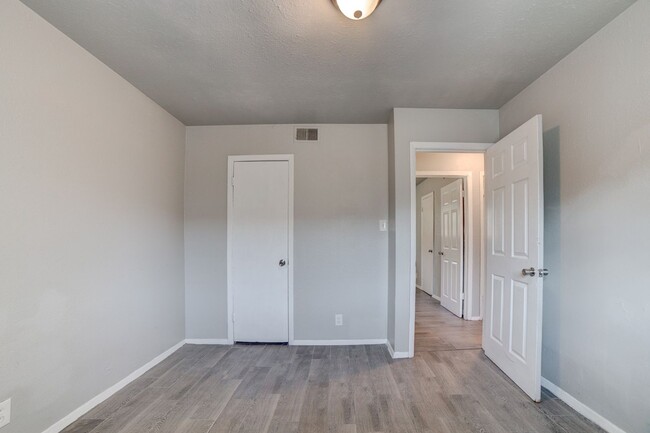 Building Photo - 1314 N Irvington Ave