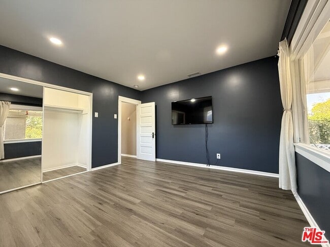 Building Photo - 815 N Hobart Blvd