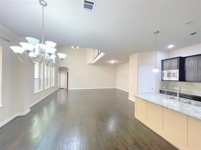 Building Photo - 6622 DeLeon St