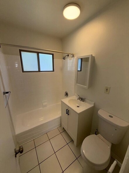 Building Photo - 1248 N Las Palmas Ave