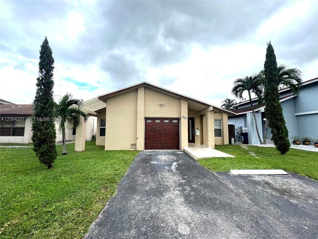 Building Photo - 955 NW 106th Ave Cir