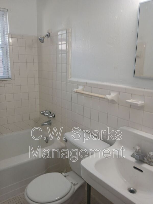 Building Photo - 3019 Avon St