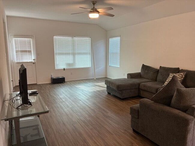 Building Photo - COMING SOON! Beautiful 4BR 3BA w/ Fenced Backyard • Private Yard• Attached Garage in Siena