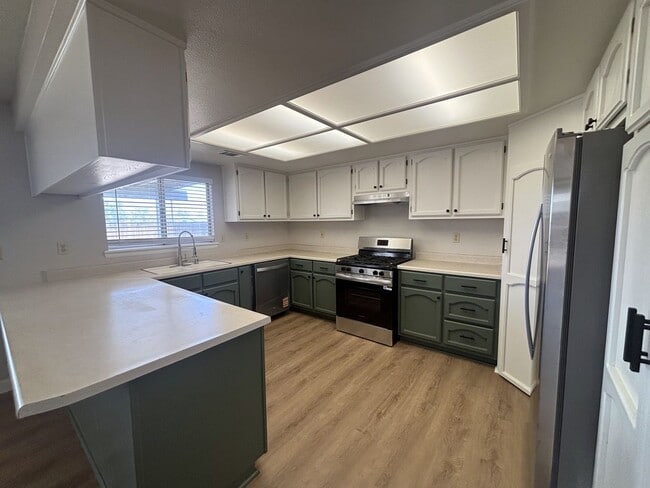 Building Photo - Beautiful House Available Now!!!