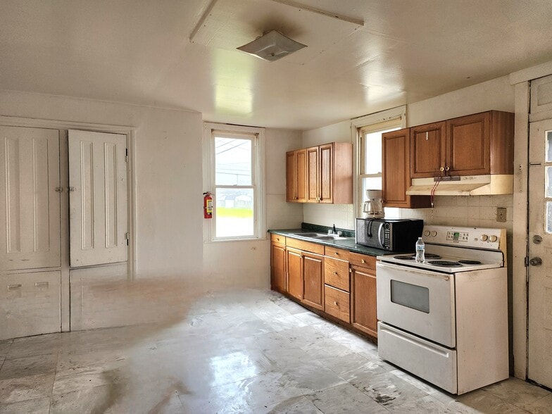 Kitchen - 404 E Market St