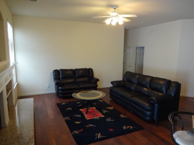 Building Photo - NICE SINGLE STORY HOME WITH 3 BEDROOMS, 2 ...