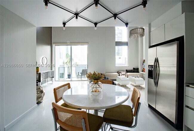 Building Photo - 1060 Brickell Ave