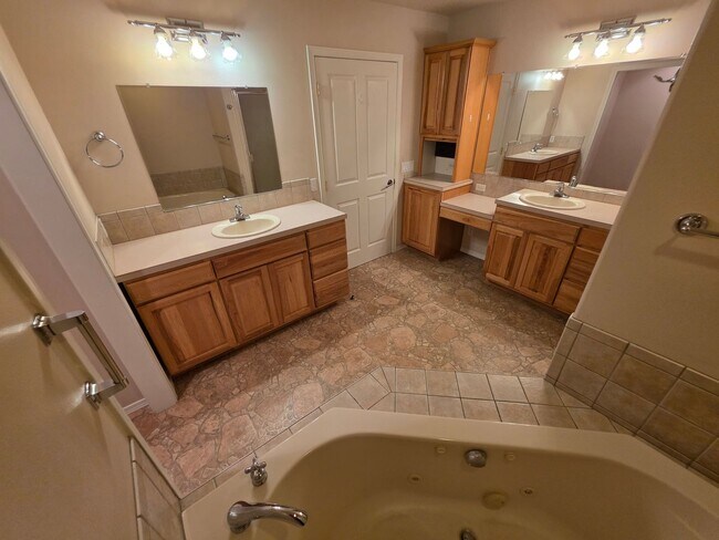 Building Photo - One-Story Home with Sound View in a Desira...