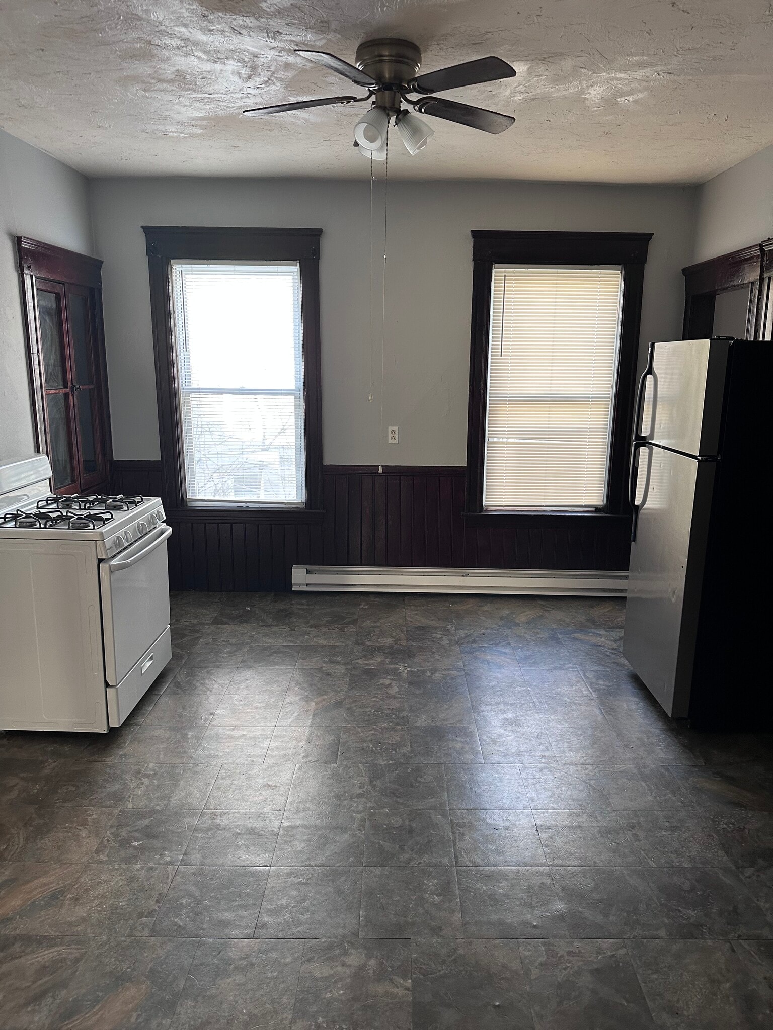 Kitchen - 16 Hillside St