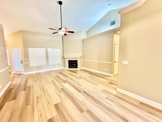 Building Photo - North Clovis 3/2 Near Buchanan Education C...