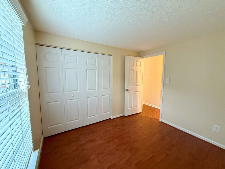 Building Photo - 2909 Golden Oak Ct