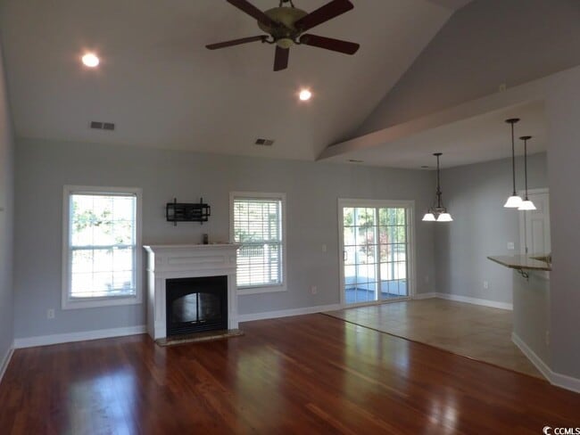 Building Photo - 124 Mesa Raven Dr