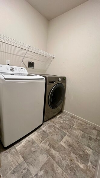 Washer and Dryer room - 720 NE 138th Pl